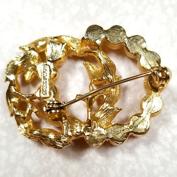 Vintage Signed Richelieu Faux Pearl Goldtone Brooch Pin - Picture 8 of 11